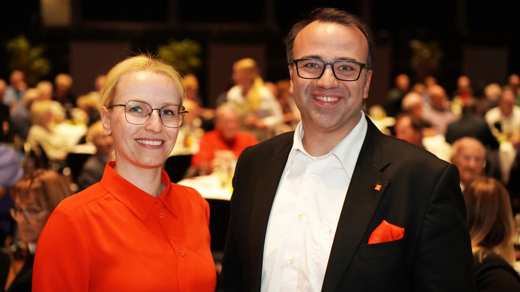 Miriam Welz, Zweite Bürgermeisterin der Stadt Bielefeld mit Oguz Önal, Geschäftsführung IG Metall Bielefeld.