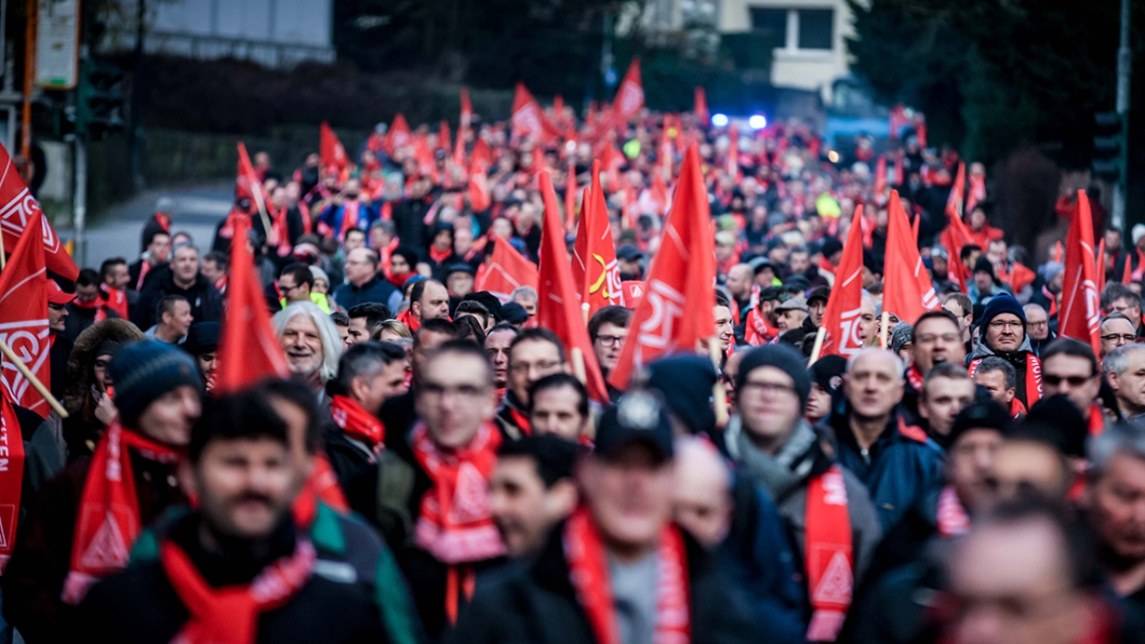 Menschenmenge bei einem Streik