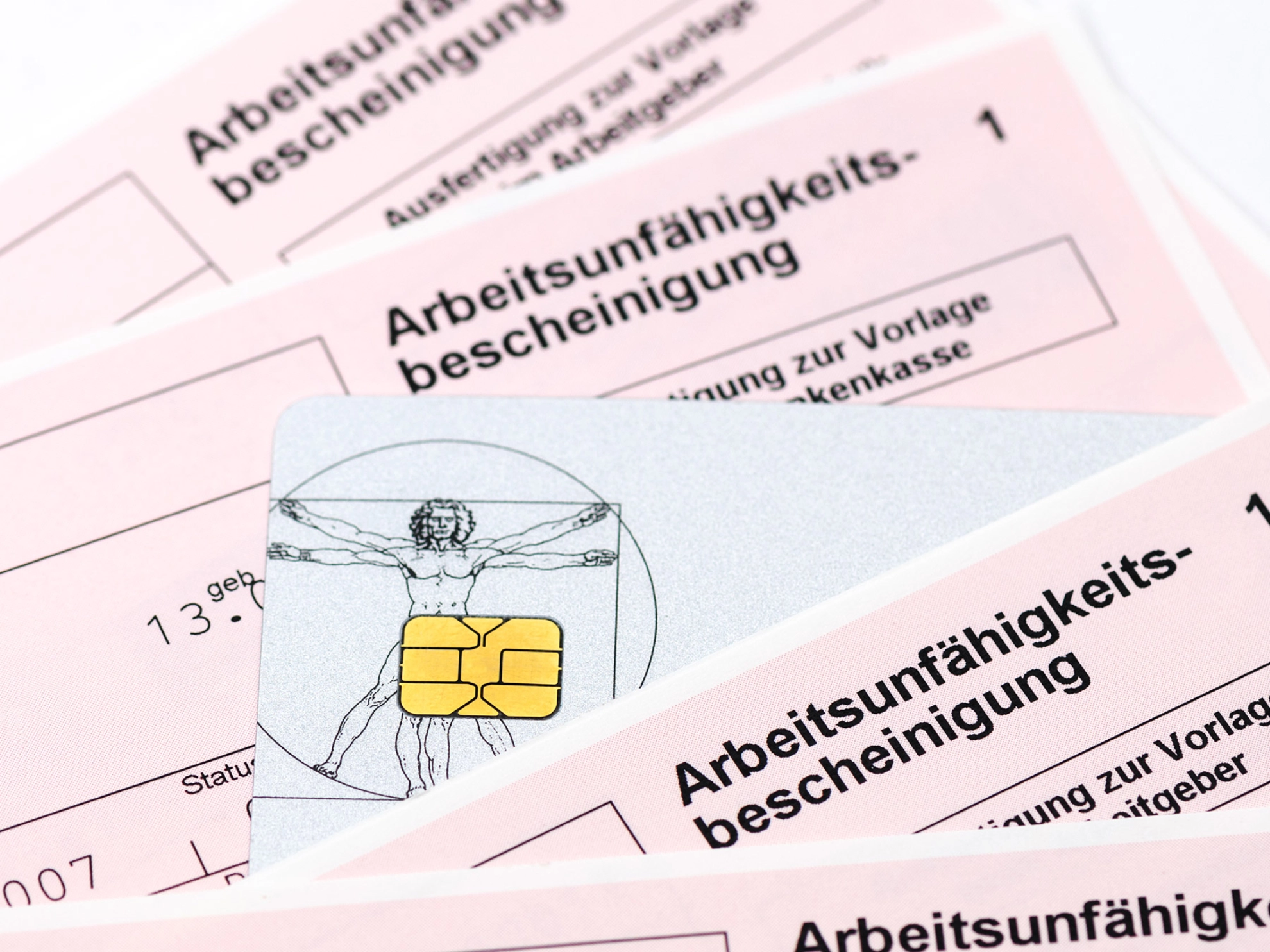 Arbeitsunfähigkeitsbescheinigungen und eine Krankenkassenkarte